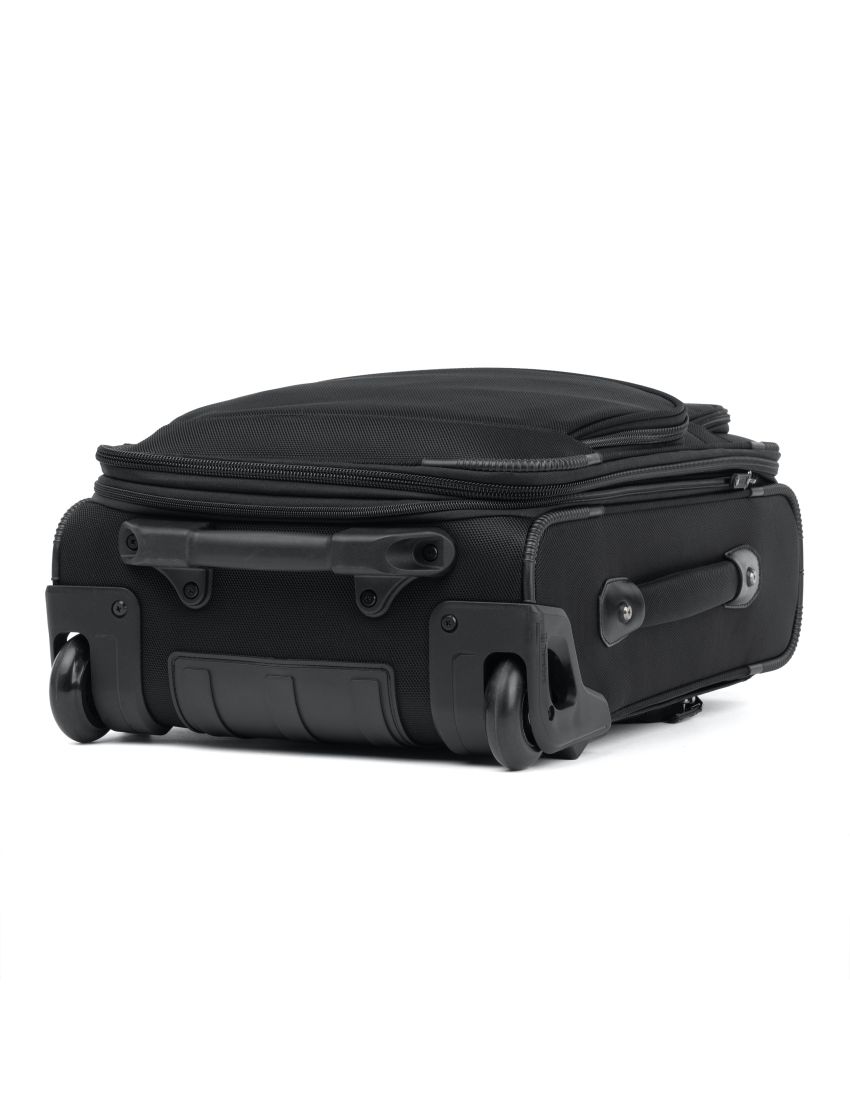 Travelpro® FlightCrew™ 5 Slim Expandable Rollaboard®