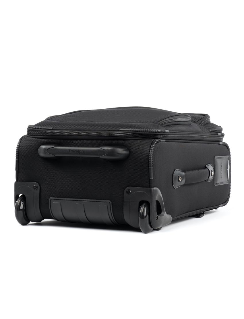 Travelpro® FlightCrew™ 5 22” Rollaboard®