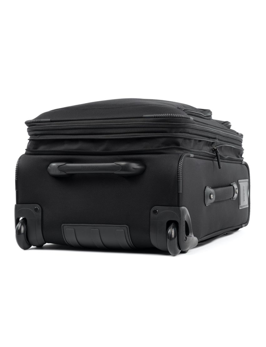 Travelpro® FlightCrew™ 5 24” Expandable Rollaboard®