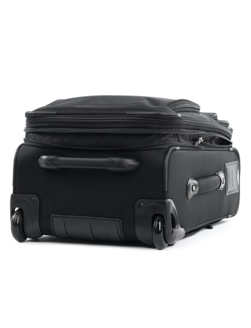 Travelpro® FlightCrew™ 5 22” Expandable Rollaboard®